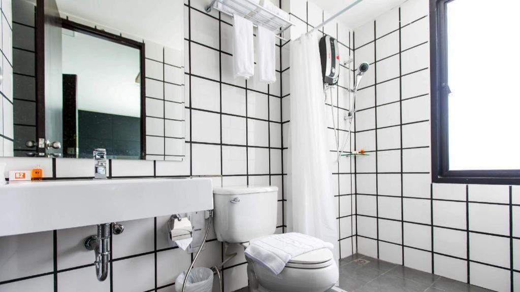 B2 Phuket Boutique & Budget Hotel Екстериор снимка